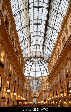 La Galleria Vittorio Emanuele II, una galleria di negozi ornata su Piazza del Duomo, Milano, Lombardia, Italia, Europa Foto Stock