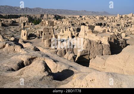 Rovine di Jiaohe Silk Road città, antica capitale di Turfan, Xinjiang Uyghur regione autonoma, Cina, Asia Foto Stock