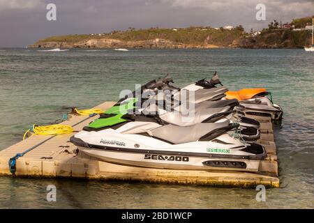 Bordeaux , Aquitaine / Francia - 03 03 2020 : Sea-Doo moto d'acqua personale, moto d'acqua parcheggiata sul molo galleggiante pontile Sea Doo Foto Stock