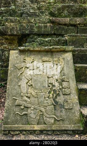 Pannello intagliato al Templo XXI, Acropolis sur, rovine Maya al sito archeologico di Palenque, Chiapas, Messico Foto Stock