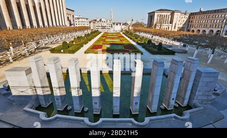 Bruxelles, Belgio - 05 aprile 2020: Il Mont des Arts a Bruxelles senza persone durante il periodo di confinamento. Foto Stock