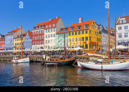 Colorati edifici storici a Nyhavn, Copenhagen Foto Stock