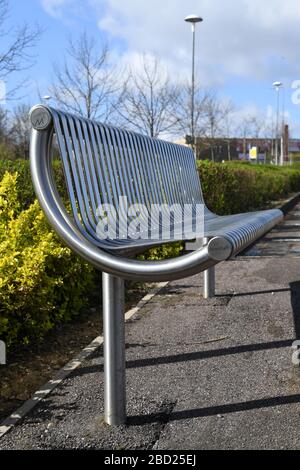 Central Milton Keynes edifici Snow Dome Outdoor Market Blossom riflessioni sul centro di vetro Signage Corona Virus Covid 19 Grid system Foto Stock