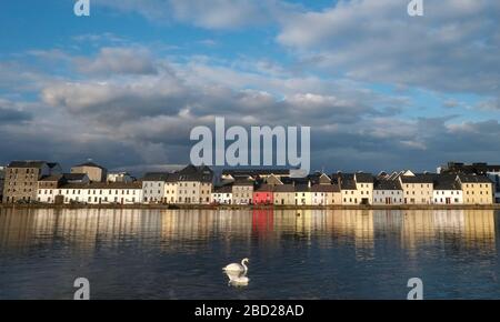 Case colorate sulla Long Walk, Galway City, County Galway, costa occidentale dell'Irlanda Foto Stock