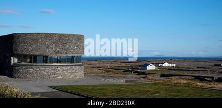 Vista dal ristorante e suite Inis Meáin, Aran Islands, Galway Bay, Irlanda Foto Stock