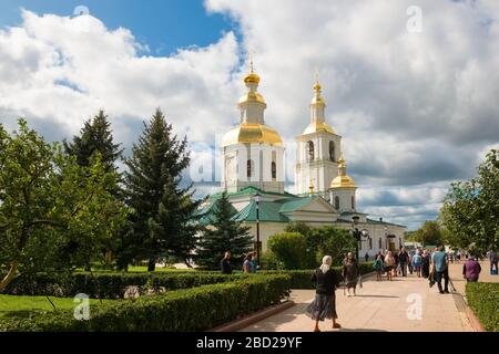 DIVEEVEVO, RUSSIA - 25 AGOSTO 2019: Veduta del convento della Santissima Trinità-San Seraphim-Diveyevo a Diveyevo, Russia Foto Stock