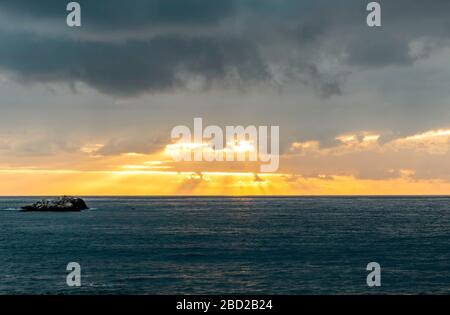 Tramonto sull'Oceano Pacifico, Big sur, California, Stati Uniti Foto Stock