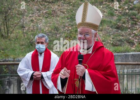 Campobasso,Regione Molise,Italia:l'arcivescovo di Campobasso-Boiano, Giancarlo Maria Bregantini celebra la Messa domenicale al pensionamento Pistilli Foto Stock