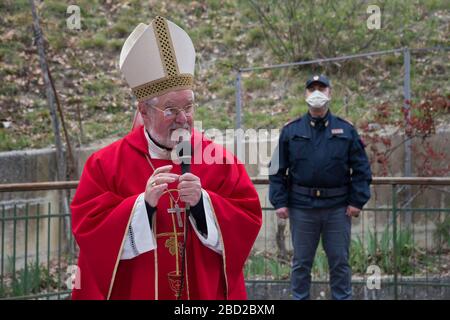 Campobasso,Regione Molise,Italia:l'arcivescovo di Campobasso-Boiano, Giancarlo Maria Bregantini celebra la Messa domenicale al pensionamento Pistilli Foto Stock