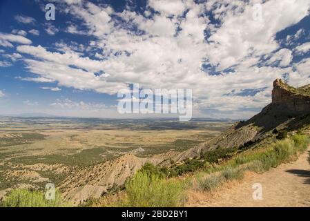 Montezuma Valley si affaccia nel Mesa Verde National Park, Colorado, USA Foto Stock