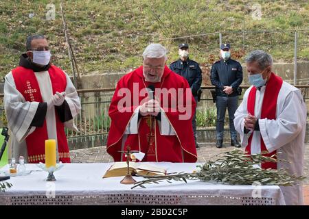 Campobasso,Regione Molise,Italia:l'arcivescovo di Campobasso-Boiano, Giancarlo Maria Bregantini celebra la Messa domenicale al pensionamento Pistilli Foto Stock