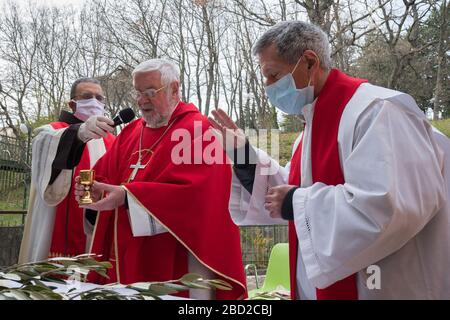 Campobasso,Regione Molise,Italia:l'arcivescovo di Campobasso-Boiano, Giancarlo Maria Bregantini celebra la Messa domenicale al pensionamento Pistilli Foto Stock