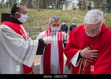 Campobasso,Regione Molise,Italia:l'arcivescovo di Campobasso-Boiano, Giancarlo Maria Bregantini celebra la Messa domenicale al pensionamento Pistilli Foto Stock