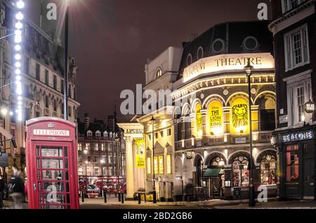 LONDRA - il Lyceum Theatre nel West End di Londra, vicino allo Strand - uno dei teatri più popolari della zona che ospita il molto su Foto Stock