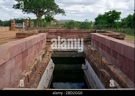 06 giu 2008 serbatoio dell'acqua a Durga Temple, Aihole, Karnataka India Foto Stock