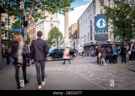 LONDRA - il Cambridge Theatre al Severn Dials nel West End di Londra che mostra Matilda The Musical Foto Stock