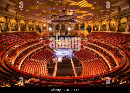 Interno della Royal Albert Hall senza persone Foto Stock
