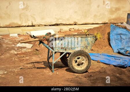 Carrello Manuale Nella Costruzione Costruzione Sfondo Immagine Della Fotografia Di Scorta Foto Stock