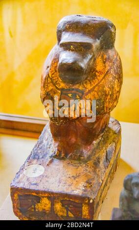Egitto, Medio Egitto, Museo di Mallawi, foto scattate nel 2009, prima del saccheggio nel 2013. Una mummia di baboon, dedicata al dio Thot. Foto Stock