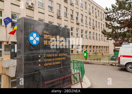 Cluj-Napoca, Romania ; Marzo 2020 - Cluj Napoca Infectious Desease Hospital ingresso principale durante la pandemia Foto Stock