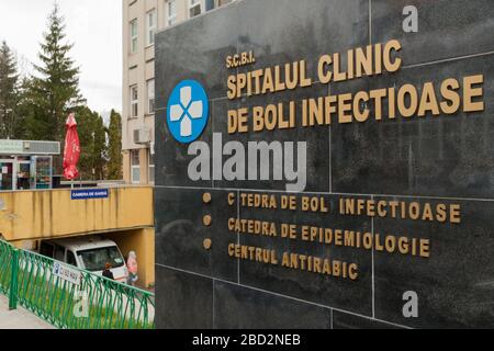 Cluj-Napoca, Romania ; Marzo 2020 - Cluj Napoca Infectious Desease Hospital ingresso principale durante la pandemia Foto Stock