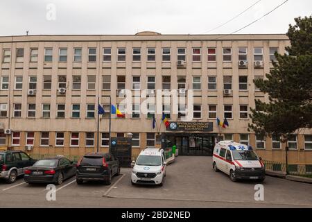 Cluj-Napoca, Romania ; Marzo 2020 - Cluj Napoca Infectious Desease Hospital ingresso principale durante la pandemia Foto Stock