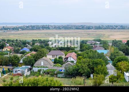 Il villaggio per la patria. Vista dall'alto del villaggio nel territorio di Krasnodar della Russia. Foto Stock