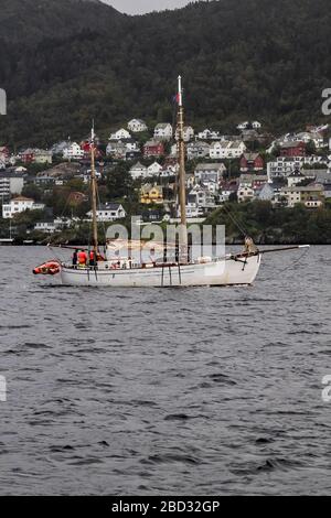 Nave da pesca veterana Anna (costruita nel 1928) a Byfjorden, con partenza dal porto di Bergen, Norvegia Foto Stock