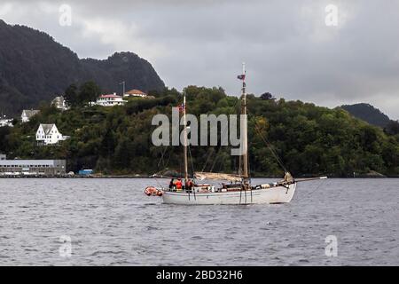 Nave da pesca veterana Anna (costruita nel 1928) a Byfjorden, con partenza dal porto di Bergen, Norvegia Foto Stock