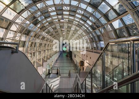 FINO alla Union Station Toronto all'ora di punta Venerdì mattina 3 aprile 2020. Foto Stock