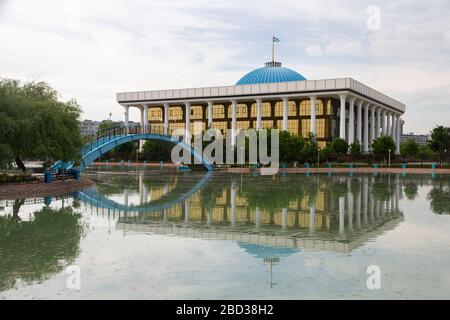 Edificio del Parlamento dell'Uzbekistan a Tashkent Foto Stock