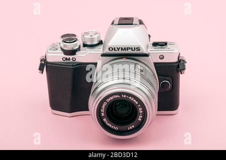 HUETTENBERG GERMANY 02 April 2020: Olympus OM-5 Olympus OM-D e-M5 è una telecamera di sistema senza mirrorless per il sistema Micro Four Third. È stato ava Foto Stock