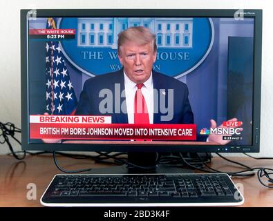 Washington, District of Columbia, USA. 06th Apr, 2020. Una presa sullo schermo del presidente DONALD TRUMP che parla durante il briefing quotidiano della task force sui coronavirus della Casa Bianca. Credit: Brian Cahn/ZUMA Wire/Alamy Live News Foto Stock