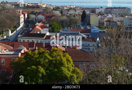 Viste sul quartiere di Amoreiras nel centro di Lisbona (Portogallo), attualmente in fase di crisi di gentrificazione guidata dalla speculazione immobiliare Foto Stock