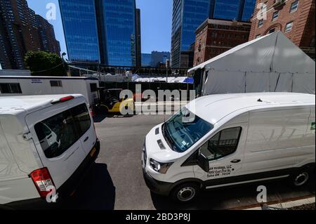 New York, Stati Uniti. 06th Apr, 2020. Il complesso di morgue overflow è visto sulla East 30th Street vicino all'Ufficio del New York City Chief Medical Examiner a New York, NY, USA il Lunedi, 6 aprile 2020. (Foto di Albin Lohr-Jones/Sipa USA) Credit: Sipa USA/Alamy Live News Foto Stock