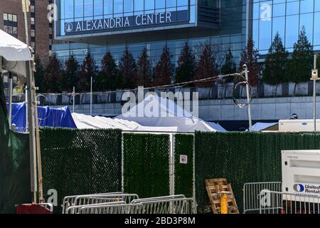 New York, Stati Uniti. 06th Apr, 2020. Il complesso di morgue overflow è visto sulla East 30th Street vicino all'Ufficio del New York City Chief Medical Examiner a New York, NY, USA il Lunedi, 6 aprile 2020. (Foto di Albin Lohr-Jones/Sipa USA) Credit: Sipa USA/Alamy Live News Foto Stock