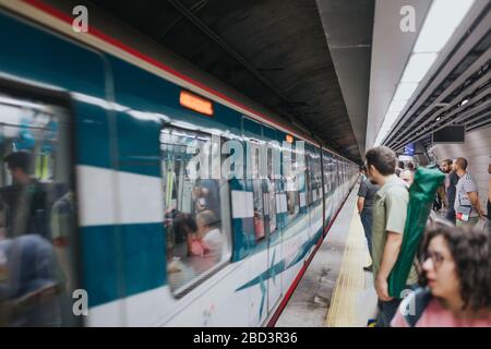 ISTANBUL TURCHIA - Agosto 2019: Metropolitana . Foto Stock