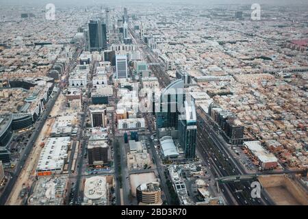 Vista aerea del centro di Riyadh in serata Foto Stock