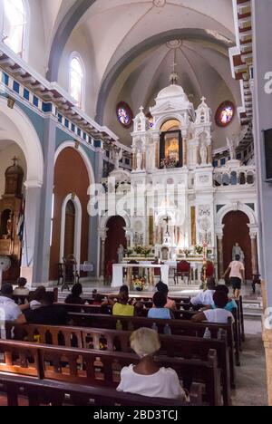 Interno del Santuario Nazionale della Vergine di la Caridad del Cobre. Santiago di Cuba. Cuba Foto Stock