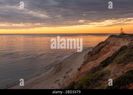 Le bellissime formazioni rocciose a Seaford Beach in South Australia il 16 marzo 2020 Foto Stock