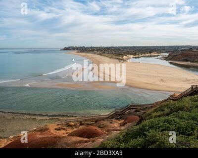 Le iconiche scale a Southport Port Noarlunga e la foce del fiume Onkaparinga il 30 marzo 2020 in South Australia Foto Stock