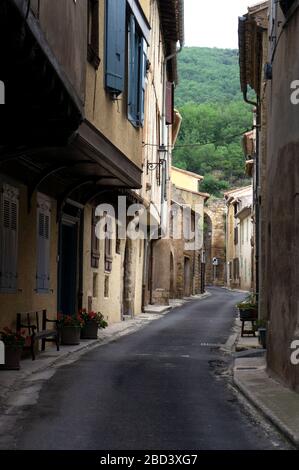 Strade strette del villaggio storico di Alet-les-Bains, Francia Foto Stock