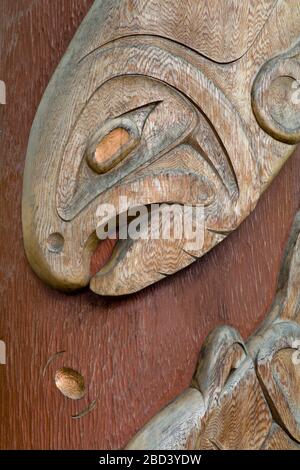 Le case salish al centro di carving, Granville Island, Vancouver, British Columbia, Canada, Nord America Foto Stock