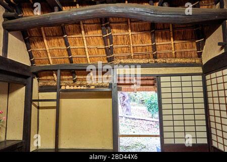 All'interno di vecchia casa colonica giapponese in legno tradizionale Foto Stock
