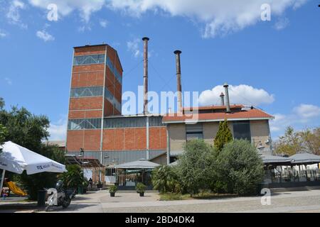 Il museo industriale e il centro culturale Technopolis si trovano in un'ex fabbrica di gas a Gazi, Atene, Grecia Foto Stock