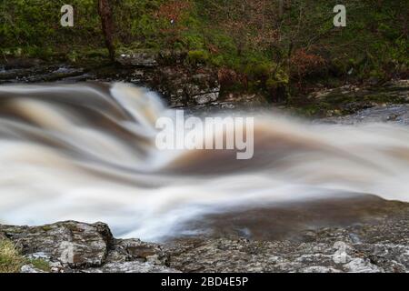 Cascata Stainforth Force nel Parco Nazionale Yorkshire Dales. Foto Stock