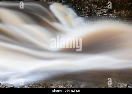 Cascata Stainforth Force nel Parco Nazionale Yorkshire Dales. Foto Stock