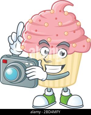 Cupcake di fragola fotografo mascotte design concept utilizzando una macchina fotografica costosa Illustrazione Vettoriale