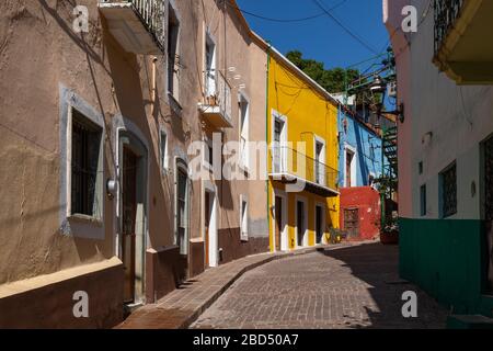 Guanajuato centro storico della città. Case colorate costruite sulla collina. Guanajuato Stato, Messico. Foto Stock