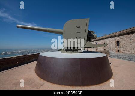 Cannon, Castello di Montjuïc, collina di Montjuïc, Barcellona, Catalogna, Spagna, Europa Foto Stock